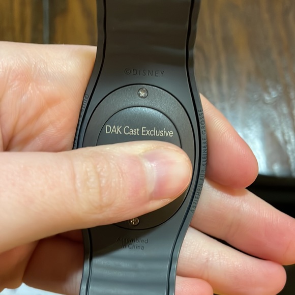 NEW Disney Animal Kingdom Cast Exclusive Magic Band! - Picture 5 of 5